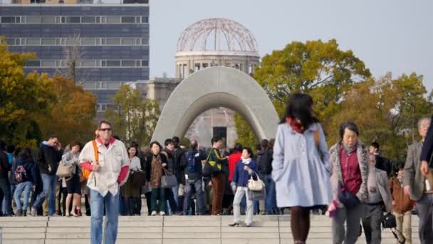 Hiroshima Japón Marzo 2017 Personas Que Visitan Cenotafio Para Víctimas — Vídeo de stock