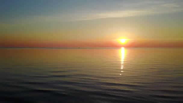 Lapso Tempo Vídeo Pôr Sol Céu Sobre Mar Com Ondas — Vídeo de Stock