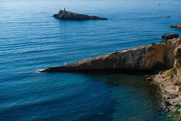 deniz manzarası ile küçük bir ada