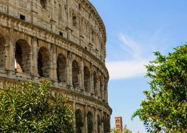 Coliseum veya Flavian amfitiyatro (Amphitheatrum Flavium veya Colosseo), Roma, İtalya.