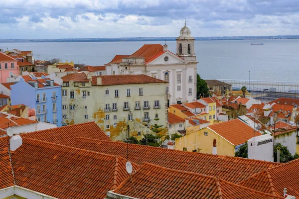 Lizbon cityscape, görünümü tarihi kentin Alfama, Portekiz