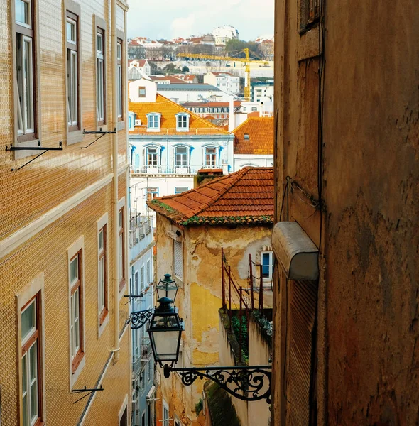 Весной Старые Красочные Дома Улицы Лиссабона Португалия — стоковое фото