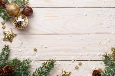 Noel dekorasyonları ahşap arka plan üzerinde ile kompozisyon. Uzay kopyalayın. Üstten görünüm 