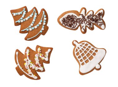 Beyaz arka planda izole edilmiş zencefilli kurabiye. Üst görünüm