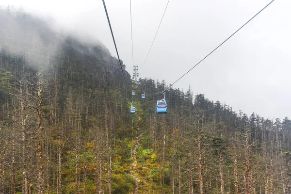 Teleferik Jade Dragon Snow Mountain Lijiang, Yunnan, Çin üst.