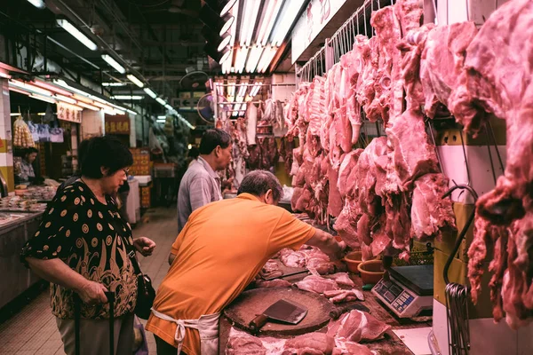 North Point Hong Kong März 2018 Metzger Verkauft Frisches Fleisch — Stockfoto