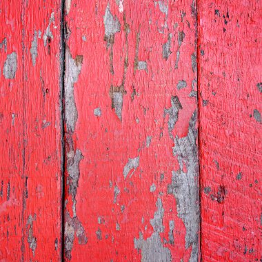 Kırmızı ahşap duvarına yakın çekim.