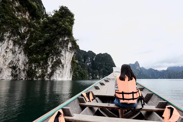 Kvinna Long Tail Båt Khao Sok Nationalpark Suratthani Thailand — Stockfoto