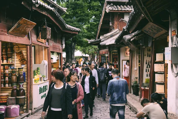 雲南省 2017 麗江旧市街地は雲南省で最大の古代の旧市街です それはユネスコ世界文化遺産として参加していた 中国の主な観光地 — ストック写真