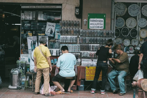 Bangkok Thailand July 2018 Clocks Watches Shop Yaowarat Road China — Stock Photo, Image