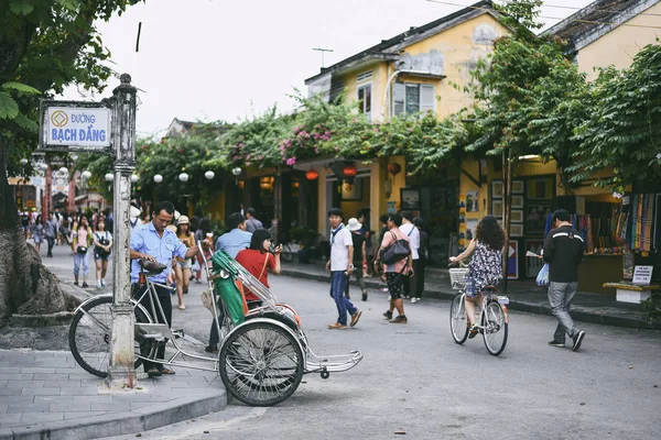 Hoi Vietnam November 2016 Tourists Visit Hoi Ancient Town Hoi — Stock Photo, Image