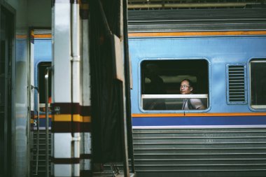 Bangkok, Tayland - 16 Ekim 2018: Bir trende Bangkok demiryolu Station(Hua Lamphong) Bangkok, Tayland, tanımlanamayan turist.