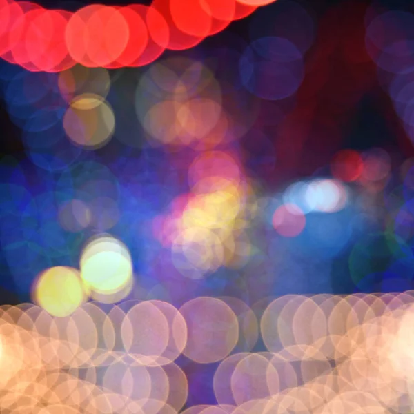Bulanık Gece Arkaplanındaki Renkli Odaklanmış Bokeh Işıkları — Stok fotoğraf