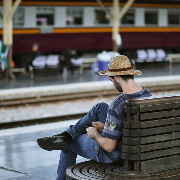Bangkok Thailand Oktober 2018 Unbekannter Reisender Wartet Auf Einen Zug — Stockfoto