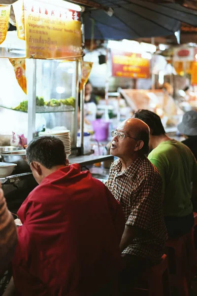 Chinatown Bangkok Thailand Outubro 2018 Pessoas Não Identificadas Comendo Alimentos — Fotografia de Stock