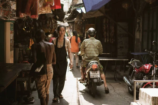 Bangkok Thailand October 2018 Unidentified People Walking Yaowarat Chinatown Bangkok — Stock Photo, Image