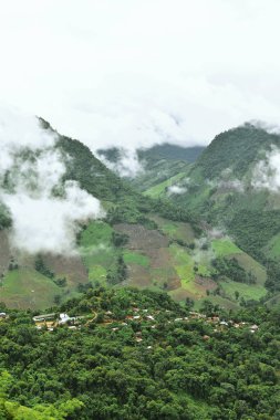 Köyün Pua bölgesinde, Nan Eyaleti, Tayland dağda görünümünü.