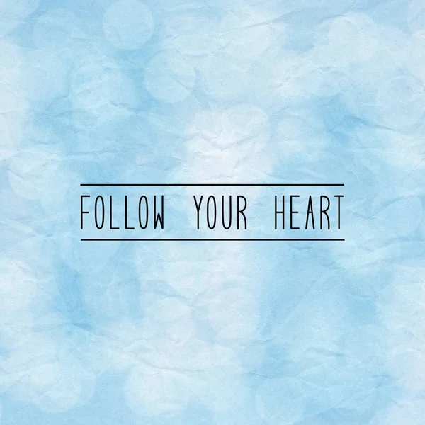 Segue Teu Coração Citação Inspiradora Luz Bokeh Com Papel Azul — Fotografia de Stock