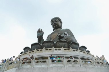 Po Lin manastırda Tian Tan Buddha statue