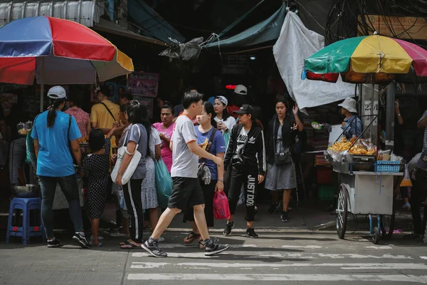 People is walking at Sampeng Market — Stock Photo, Image