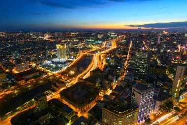 Bitexco finans kulesinin tepesinden Ho Chi Minh şehrinin görünümü
