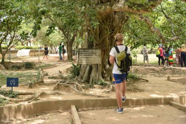 Turist ziyareti Choeung Ek Killing Field