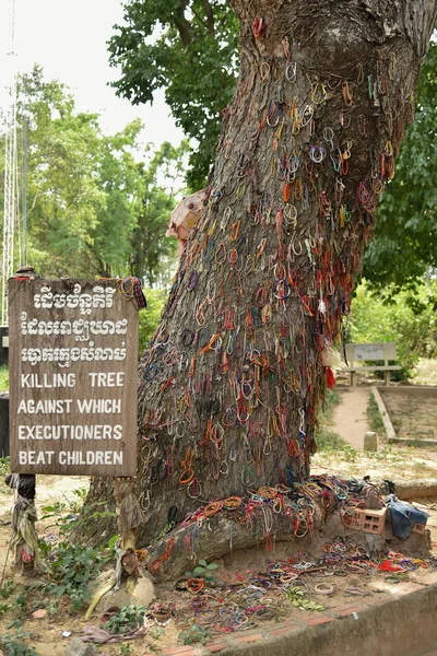 A árvore assassina em Choeung Ek Killing Fields — Fotografia de Stock