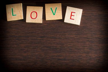 Her bölümde aşk var.