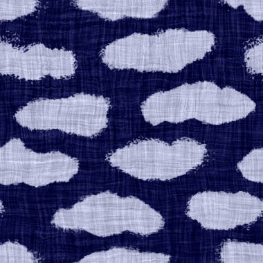 Kusursuz çivit boyanmış bandana dokusu. Mavi, koyu, pamuk efektli arka plan. Tekrar ediyorum, Endonezya batiği direnç kalıbı. Beyaz blok tüm tekstil mahsullerine basılmış. El yapımı boho kumaş izi.