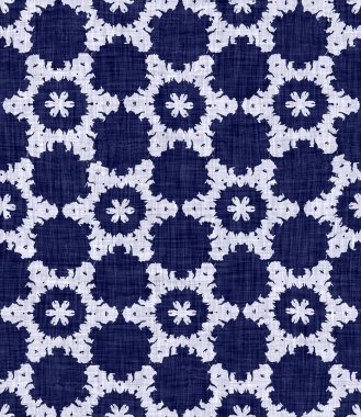 Kusursuz çivit boyanmış bandana dokusu. Mavi, koyu, pamuk efektli arka plan. Tekrar ediyorum, Endonezya batiği direnç kalıbı. Beyaz blok tüm tekstil mahsullerine basılmış. El yapımı boho kumaş izi.