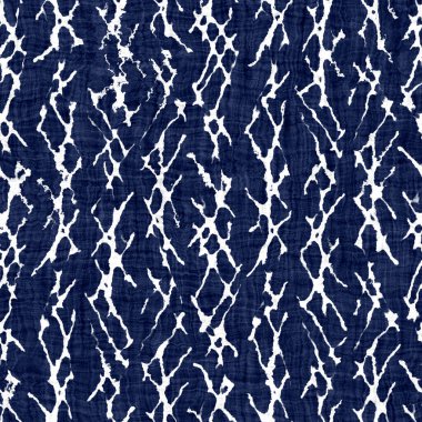 Kusursuz çivit balıklı ringa kemiği dokusu. Mavi örülmüş boro pamuk boyalı efekt arka planı. Japonlar batik direncini tekrarlıyor. Sıkıntılı boya çamaşır suyu. Kimono tekstilinin her yerinde Asyalı var. Giysi izi.