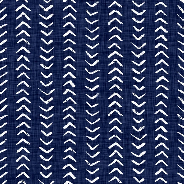 Texture sans couture des rayures à chevrons indigo. Bleu tissé boro coton fond effet teint. Répéter japonais batik résister modèle. Eau de Javel de teinture en détresse. Asiatique sur tout le textile kimono. Impression de tissu usé — Photo