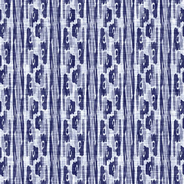 Indigo sem costura lavado textura listra. Azul tecido boro linho algodão tingido efeito fundo. Japonês repetir batik resistir padrão. Asiático listrado todo têxtil imprimir. — Fotografia de Stock