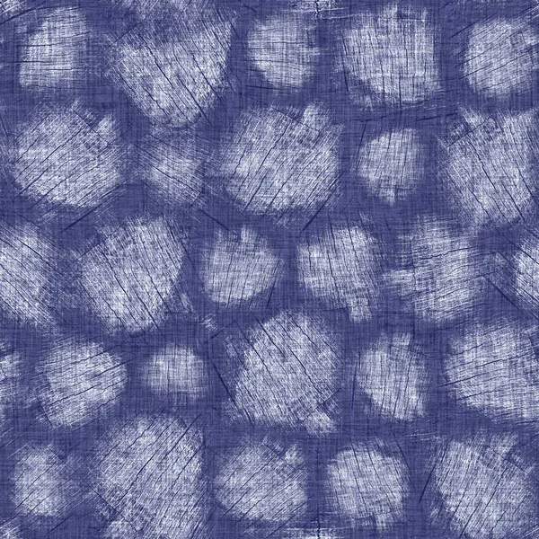 无缝隙的蓝宝石圆点纹理.蓝色梭织棉织物的染色效果背景.日本人重复蜡染抵制洗涤模式。焦虑不安的点染点。全亚洲的布纹. — 图库照片