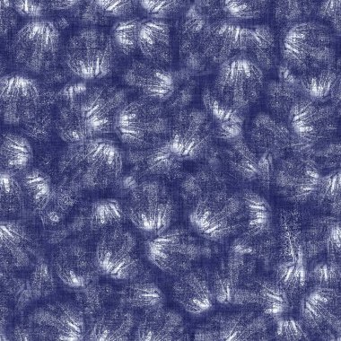 Kusursuz çivit benekli doku. Mavi örülmüş boro pamuk boyalı efekt arka planı. Japonlar batik direncini tekrarlıyor. Sıkıntılı kravat boyası beyazlatıcı. Asya füzyon izin veren kimono tekstili. Giysi izi.