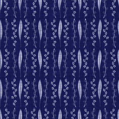 İndigo mavisi çiçek bloğu boyanmış keten desenli arka plan. Kusursuz örülmüş Japonlar batik kumaş örneklerini tekrarlıyorlar. Çiçeksel organik bulanık blok izleri tekstilin her yerinde.