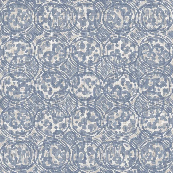 Kusursuz Fransız çiftlik evi, noktalı keten desenli. Provence mavi beyaz dokuma dokusu. Pejmürde şık stil dekoratif daire kumaş arka plan. Her yerde tekstil kırsalı var.