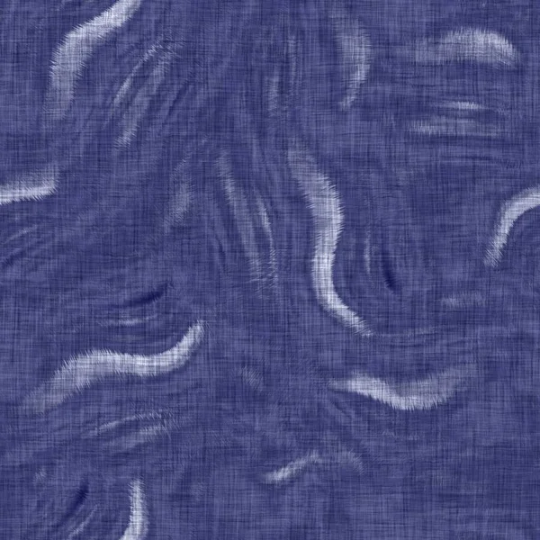 Бесшовная текстура индиго с пятнами. Синий шерстяной хлопок-боро окрашен в эффектный фон. Японцы повторяют шаблон сопротивления батику. Отбеливатель для галстуков. Азиатский слияние allover кимоно текстиль. Тканевая печать — стоковое фото
