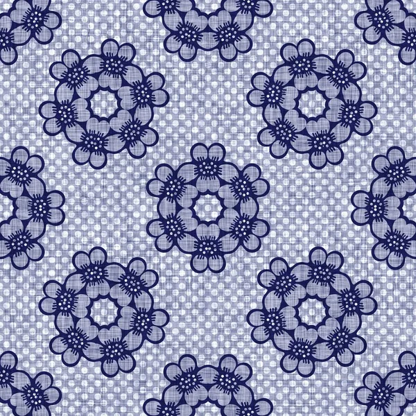 Indigo biru blok bunga cetak dicelup linen tekstur latar. Orang jepang tanpa jahit mengulangi pola biomatik. Cetakan blok kabur organik Floral tertekan di seluruh tekstil. — Stok Foto
