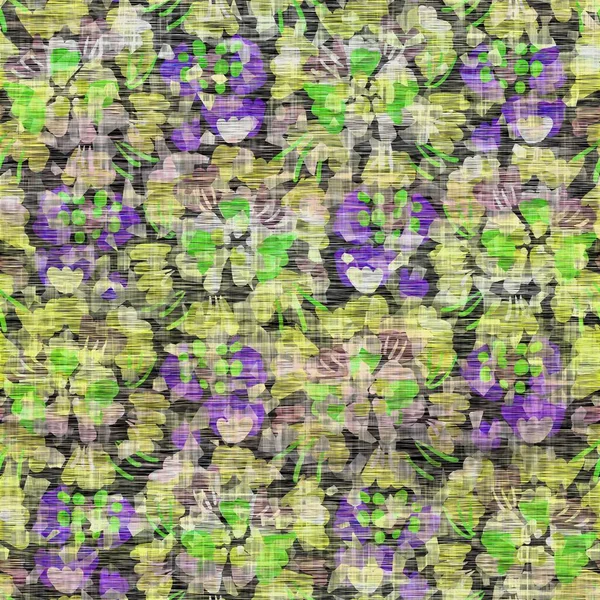 Sem emenda angustiado gravata manchada tintura floral textura fundo. Desgastado boho borrão lavado padrão. Blotched envelhecido limão efeito pano roxo amarelo. Ragged velho mash up colagem de flores em todo imprimir. — Fotografia de Stock