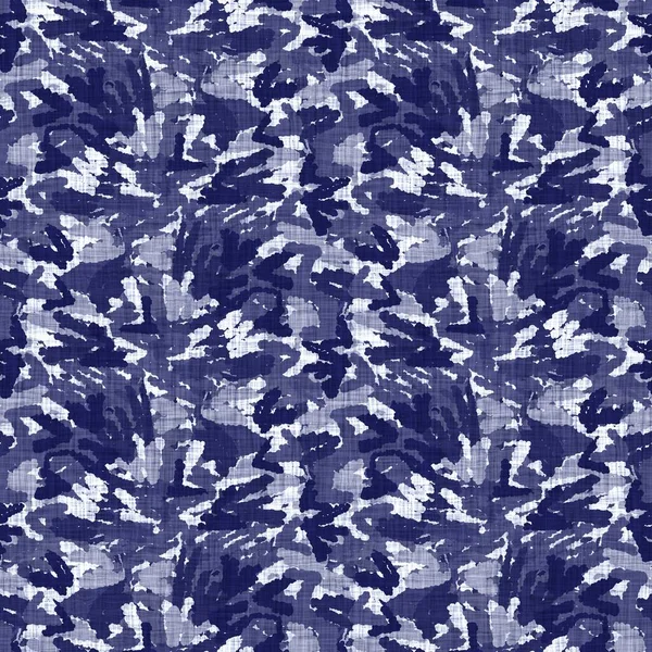 シームレスな藍をモチーフにした質感。青織のボロ綿染め効果の背景。日本の繰り返しバティック抵抗パターン。苦痛なタイ染料漂白剤。アジアの融合は着物の織物を可能にする。絹織物｜print — ストック写真