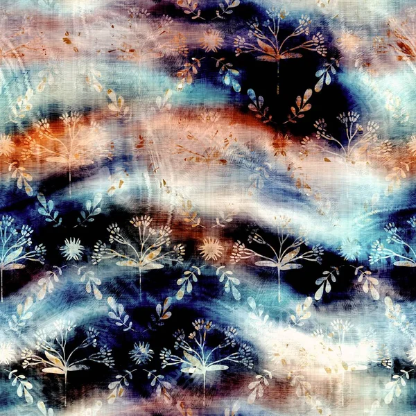 Warna air kabur glitch kreatif latar tekstur bunga. Pendarahan tidak teratur mengikat pola pewarna mulus. Ombre terdistorsi boho batik seluruh cetak. Berbagai moody gelap efek bunga basah. — Stok Foto