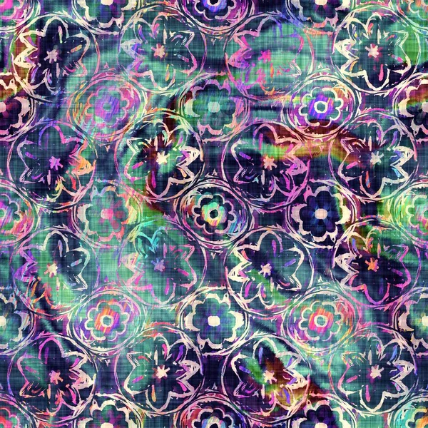 Bulanık gökkuşağı arızası sanatsal çiçek dokusu arka planı. Düzensiz kanayan suluboya kravat, dikişsiz boya deseni. Ombre boho çiçeğinin şeklini bozmuş. Değişik moda daldırma ıslak etkisi.