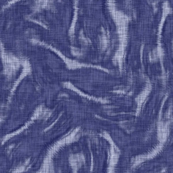 Textura moteada índigo sin costuras. Fondo de efecto teñido de algodón boro tejido azul. Batik japonés repetir resistir patrón. Blanqueador de tinte de corbata angustiado. fusión asiática allover kimono textil. Estampado de tela gastada —  Fotos de Stock