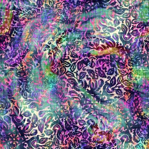 Suddig regnbåge glitch konstnärligt collage textur bakgrund. Oregelbunden blödning akvarell slips färgämne sömlöst mönster. Ombre förvrängd boho batik över hela tryck. Variegerad trendig droppande våt effekt. — Stockfoto