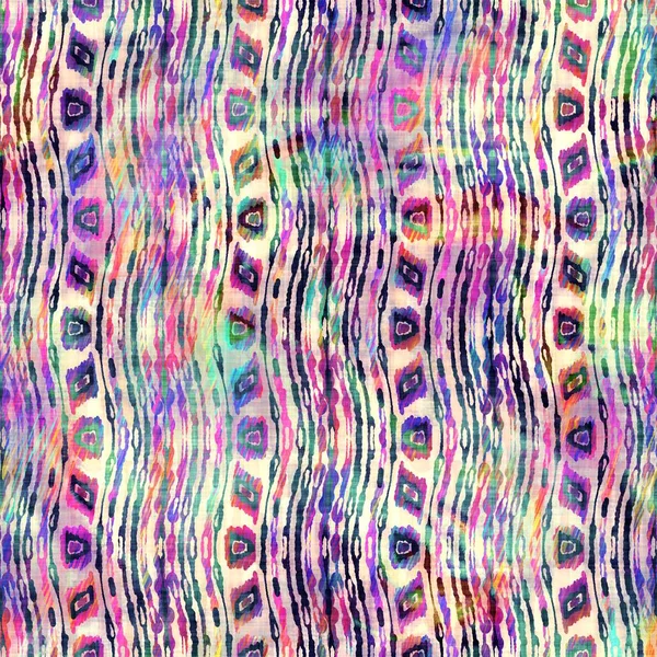 Desfocado arco-íris glitch artístico stripe textura fundo. Irregular sangramento aguarela gravata padrão sem costura. Ombre distorcido boho listrado por toda a impressão. Variegated efeito molhado mergulhando na moda. — Fotografia de Stock