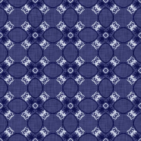 Textura sem emenda indigo damasco. Azul marinho tecido ornamentado algodão tingido efeito fundo. Japonês repetir batik resistir padrão. Fusão asiática em toda a impressão de pano de borrão têxtil. — Fotografia de Stock
