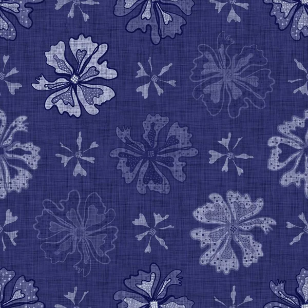 İndigo mavisi çiçek bloğu boyanmış keten desenli arka plan. Kusursuz örülmüş Japonlar batik kumaş örneklerini tekrarlıyorlar. Çiçeksel organik bulanık blok izleri tekstilin her yerinde. — Stok fotoğraf