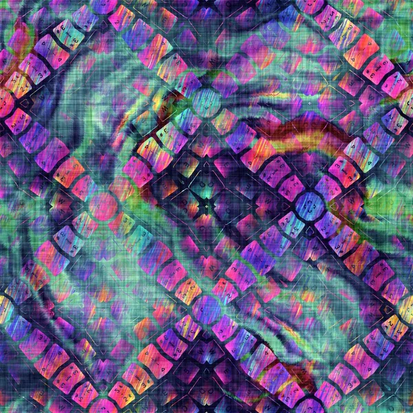 Wazige regenboog glitch artistieke geo vorm textuur achtergrond. Onregelmatige bloeden aquarel das kleurstof naadloos patroon. Ombre vervormde boho batik overal op de print. Gevarieerd trendy druipend nat effect. — Stockfoto