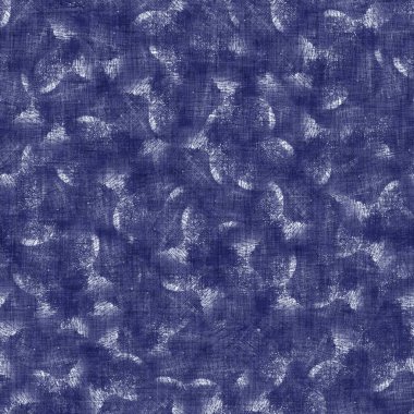 Kusursuz çivit benekli doku. Mavi örülmüş boro pamuk boyalı efekt arka planı. Japonlar batik direncini tekrarlıyor. Sıkıntılı kravat boyası beyazlatıcı. Asya füzyon izin veren kimono tekstili. Giysi izi.